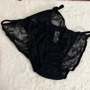 Victoria’s Secret Vintage Retired Lace Bikini Panties Lot of 2, NWOT. Small